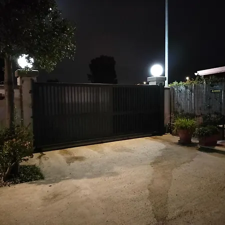 The House Fiera Di Roma Aeroporto Fiumicino Apartment *